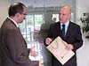 Velvyslanec České republiky ve Francii Pavel Fischer a ředitel ÚSTR Pavel Žáček - uvítání