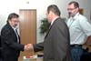 Ředitel Českého rozhlasu Václav Kasík, ředitel ABS Ladislav Bukovszky a ředitel ÚSTR Pavel Žáček