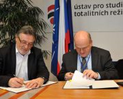 Český rozhlas a Ústav pro studium totalitních režimů podepsaly smlouvu o spolupráci