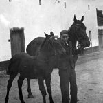 Syn sedláka Jana Rumla z Chrástu u Plzně na rodinném hospodářství (Foto zdroj: Václav Ruml)