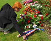 Pietní květy do Lidic