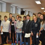 Žáci SS ZŠ Litvínov při vernisáži výstavy Zkouška odvahy