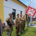 Vzpomínka na parašutisty v Senicích u Poděbrad