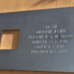 Pamětní tabulka Miloslavu Jebavému na domě v Bolzanově ulici 1