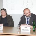 Úvodní přednášku pronesli Stanislav Kokoška (ÚSTR) a Jan Němeček (Historický ústav AV ČR)