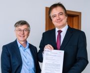 ÚSTR podepsal s Českou televizí memorandum o spolupráci