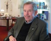 Václav Havel jubilující. Gratulací netřeba.